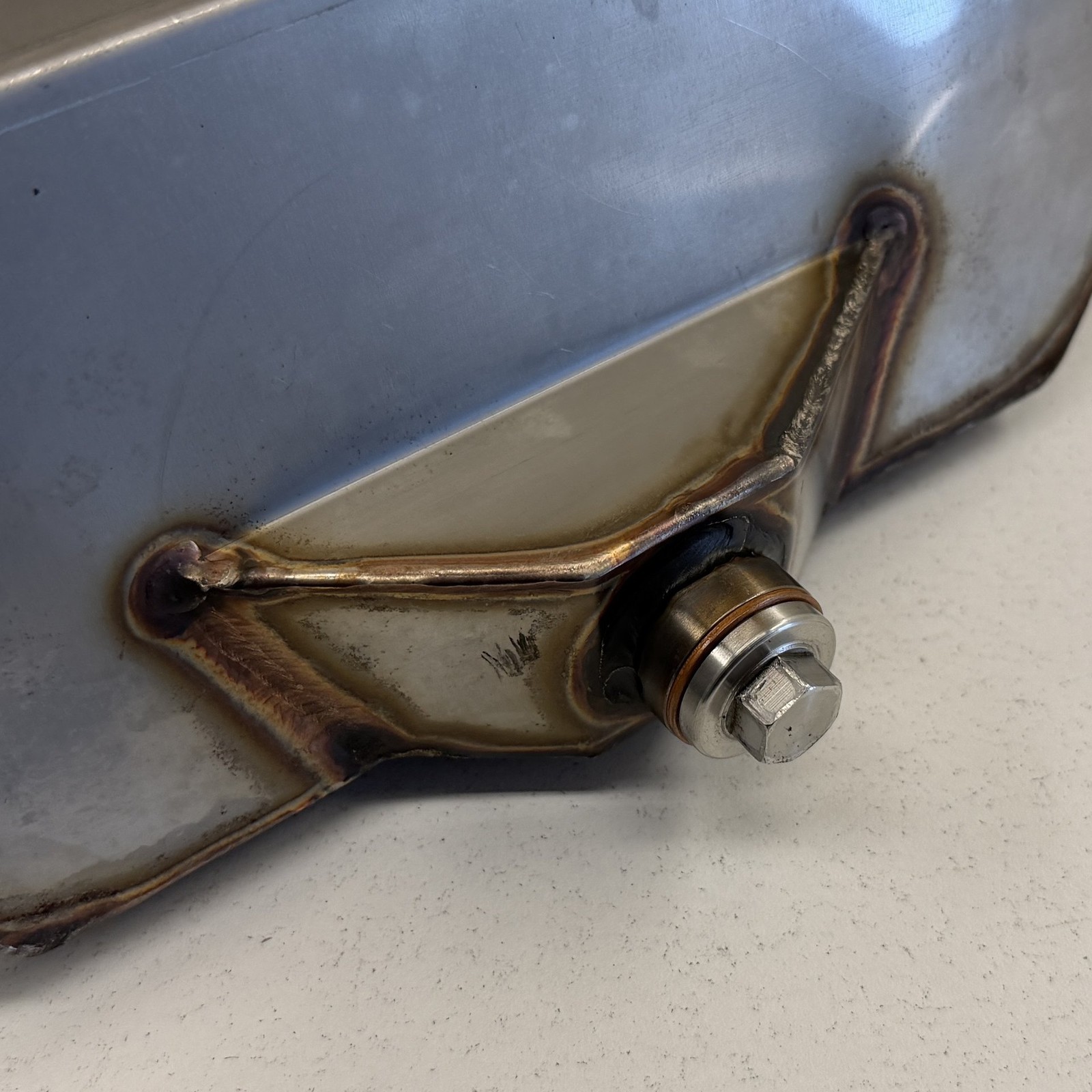 Aston Martin Vantage 2009-2017 Dry sump oil tank