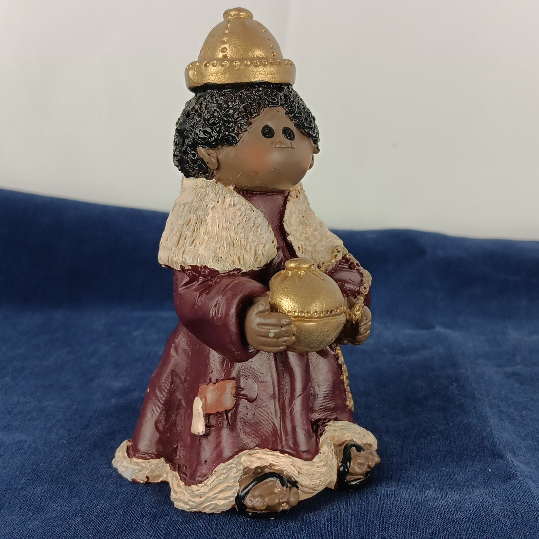 Little Blessings Nativity Scene Figure With Gift Resin Vtg Retro Replacement