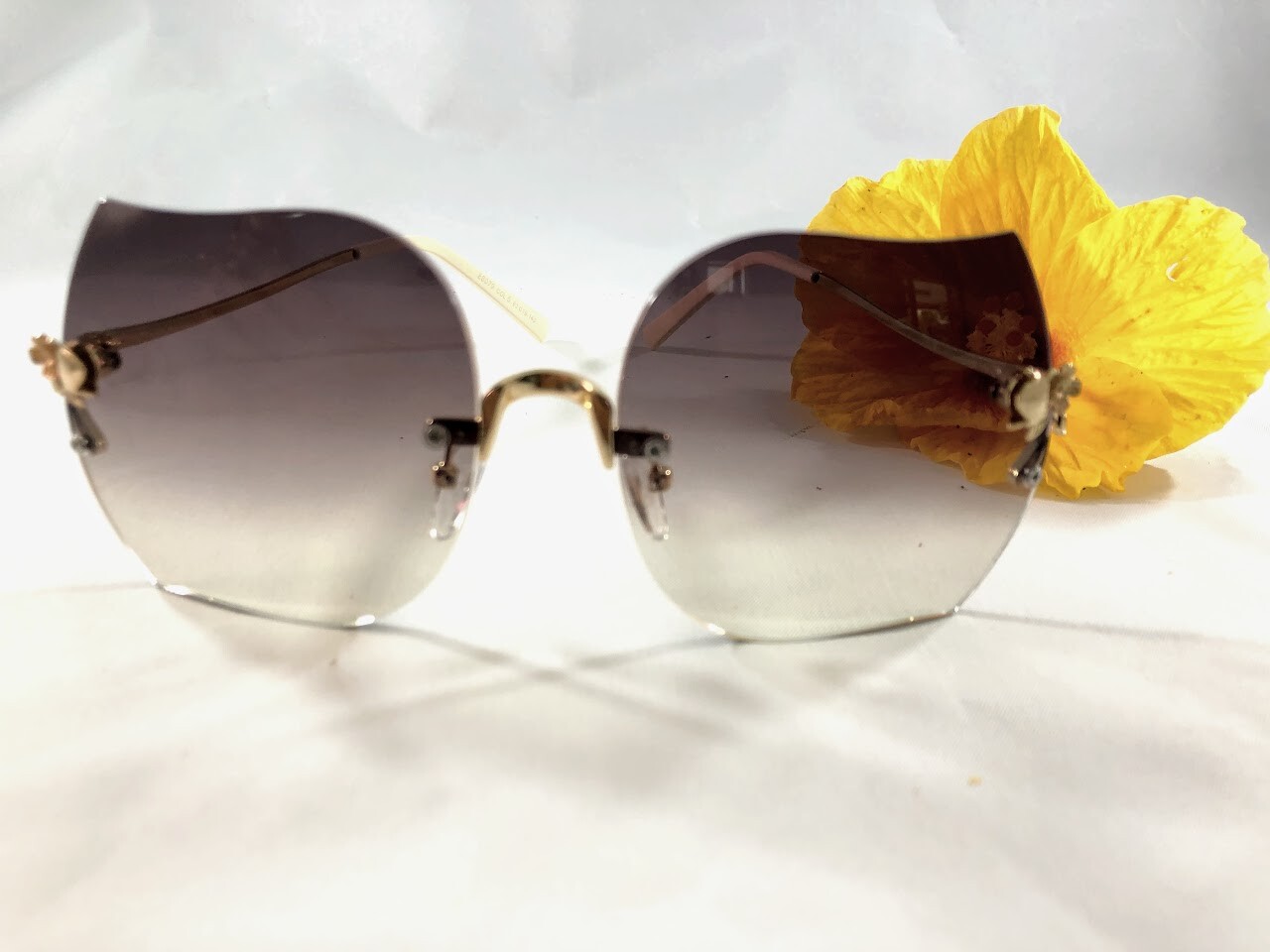 Sexy Cat Eye Sunglasses Women  Rimless Gold Beige Legs Gradient Gray Lens-image