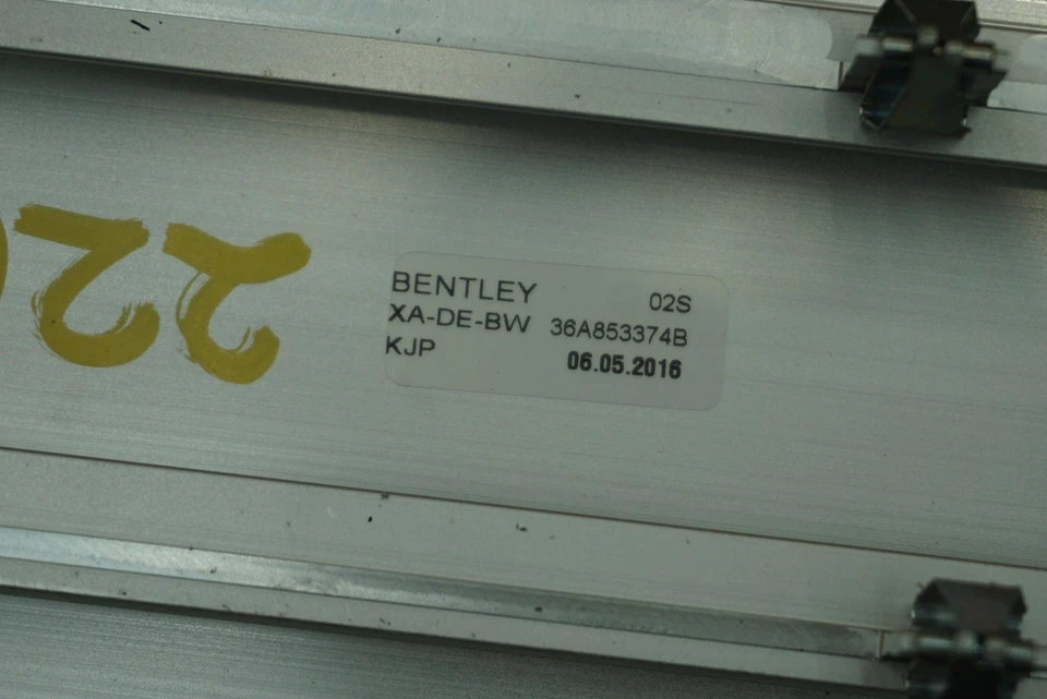 Borde de placa de desgaste de umbral de puerta de pasajero delantero derecho OEM 36A853374B Bentley Bentayga Foto 4 de 4