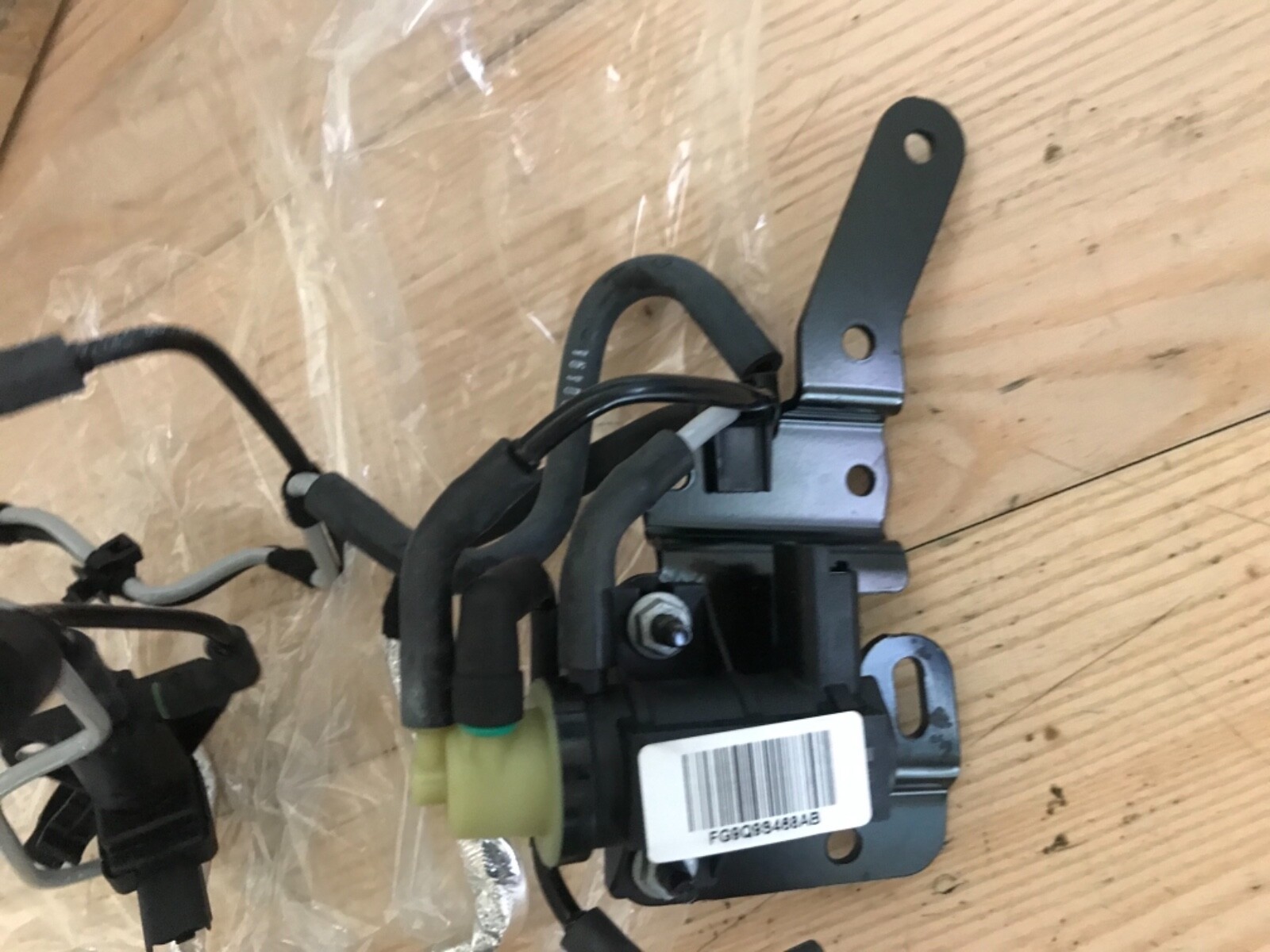 Vacum pump genuine Ford finis 1905820 | eBay