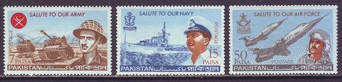 Pakistan 1965 SC 219-221 MH Set Honor to Arm Forces - Picture 2 of 3