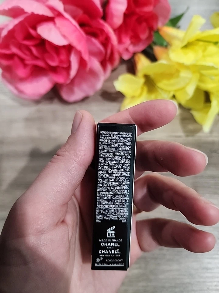 Lápiz labial Chanel Rouge Coco Flash - Dominante #106 Foto 3 de 4