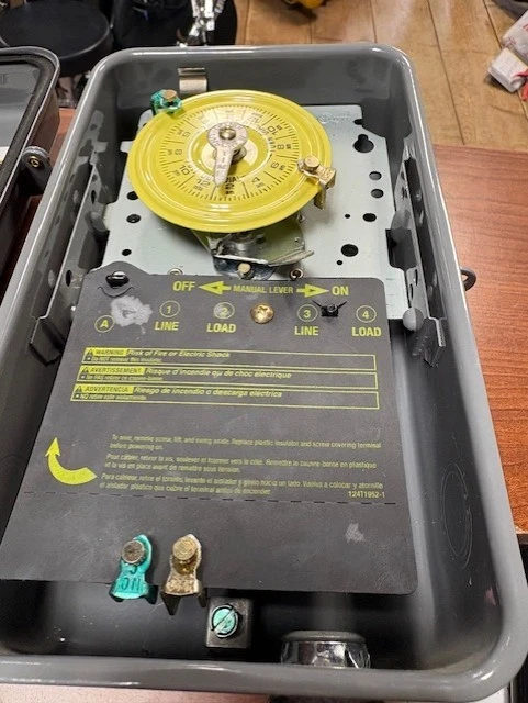 Intermatic T104R 24 Hour Mechanical Timer Switch New Open Box