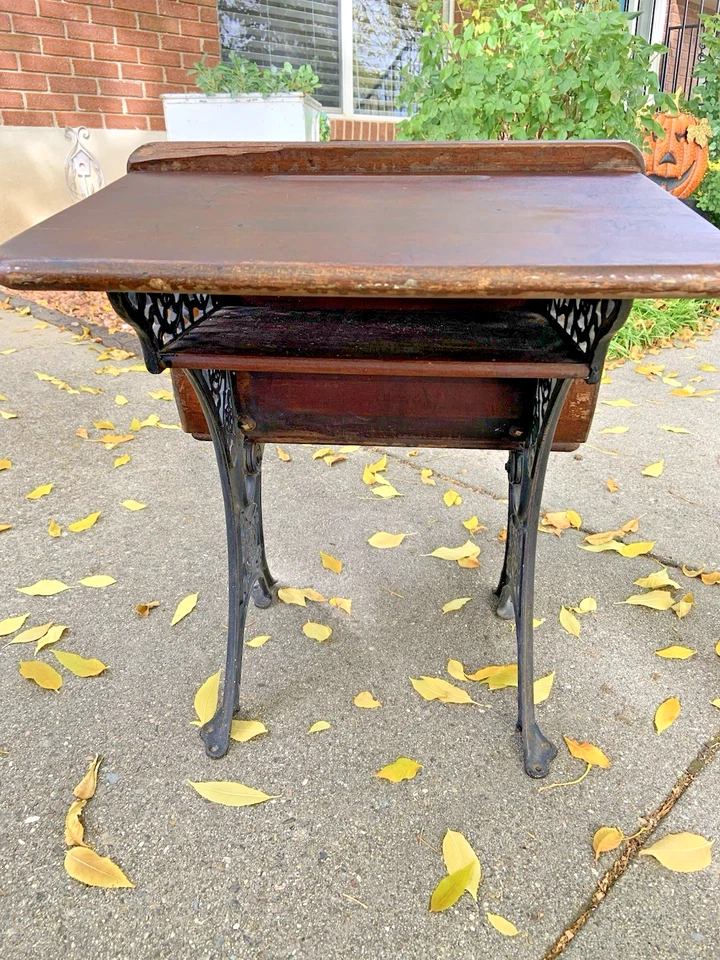 PETITE ANTIQUE SCHOOL DESK, SMALL, KINDERGARTEN SIZE, 24 INCH HEIGHT - Image 3 of 4