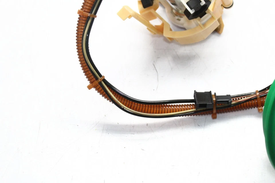 BMW 750i 750Li E66 2006-2008 montaje de bomba de gas combustible P8493 Foto 3 de 4