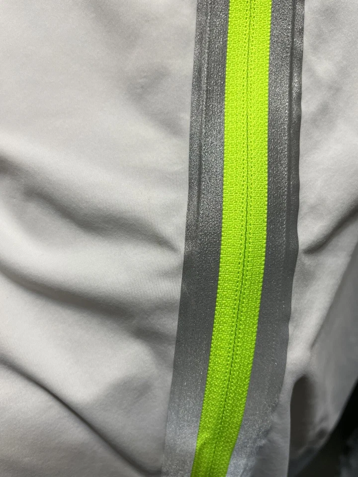 New Balance Lightweight water wind resistant XL Reflective Jacket - Image 4 of 4