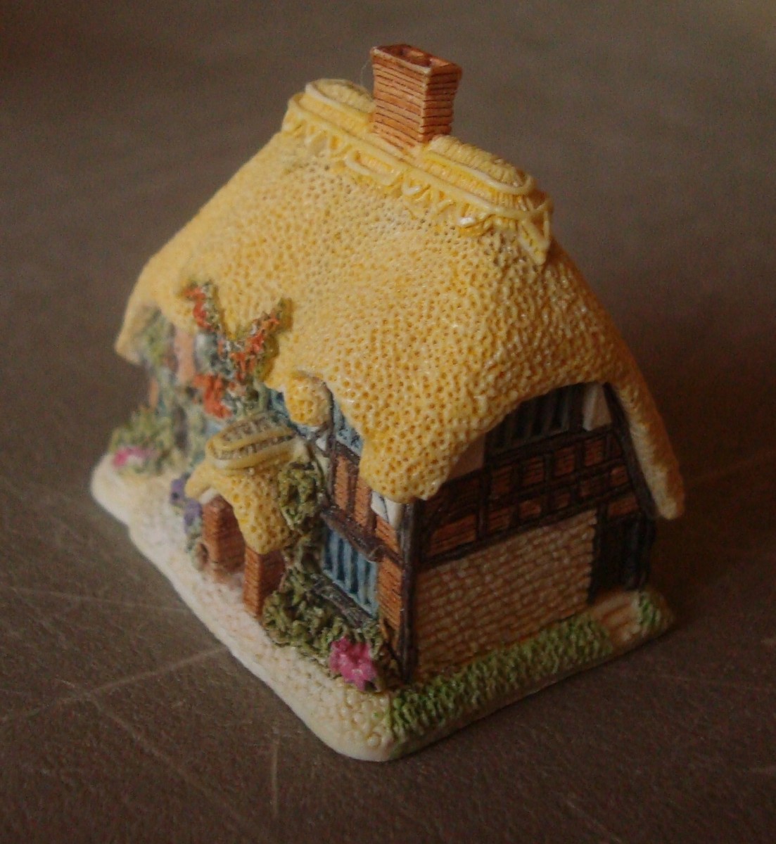 LILLIPUT LANE, HONEYSUCKLE COTTAGE, DREAM COTTAGE MINIATURES