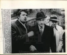 1974 Press Photo Maurice Stans and attorneys arrive at New York City courthouse.