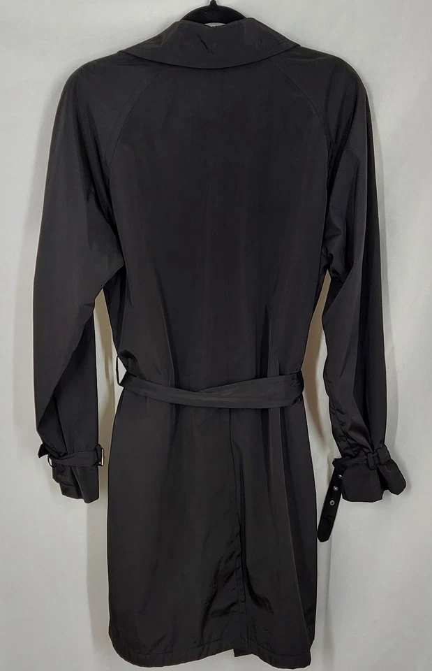 Impermeable con cinturón Dana Buckman hasta la rodilla, puños con cinturón negro. Cremallera Pckt abotonada Foto 2 de 2