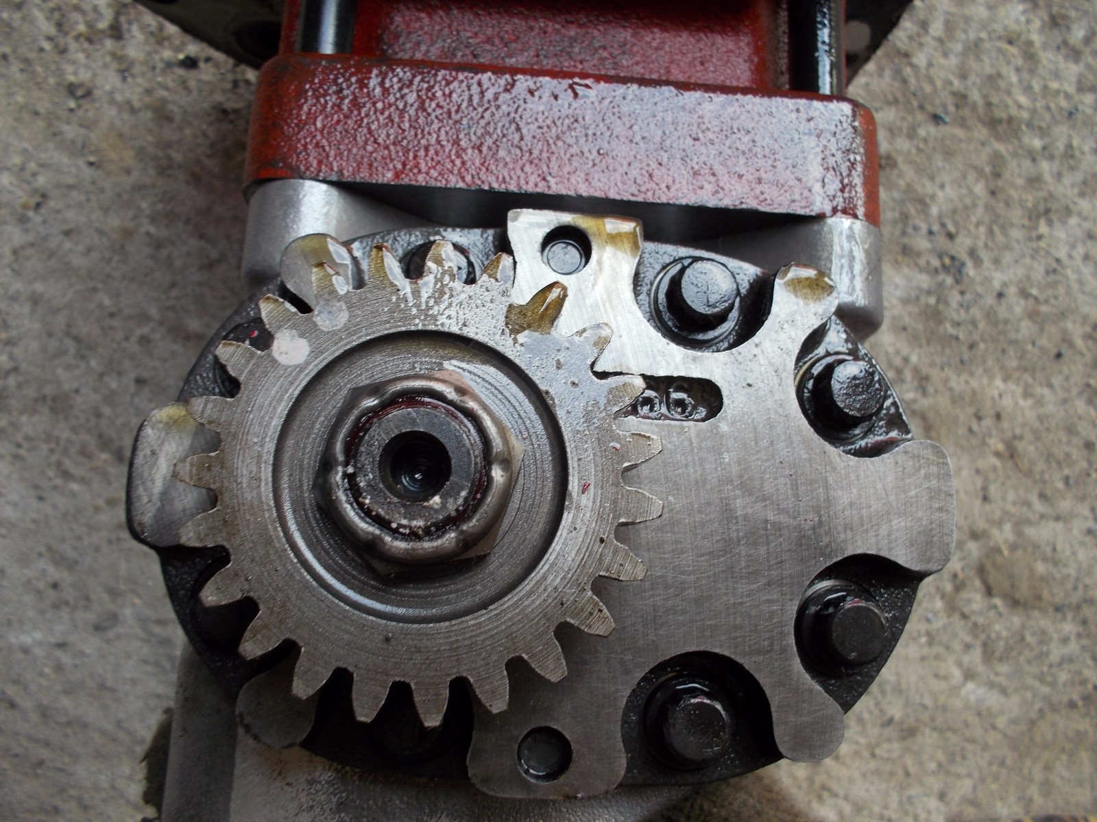 Farmall International 706 tractor GOOD WORKING hydraulic pump assembly