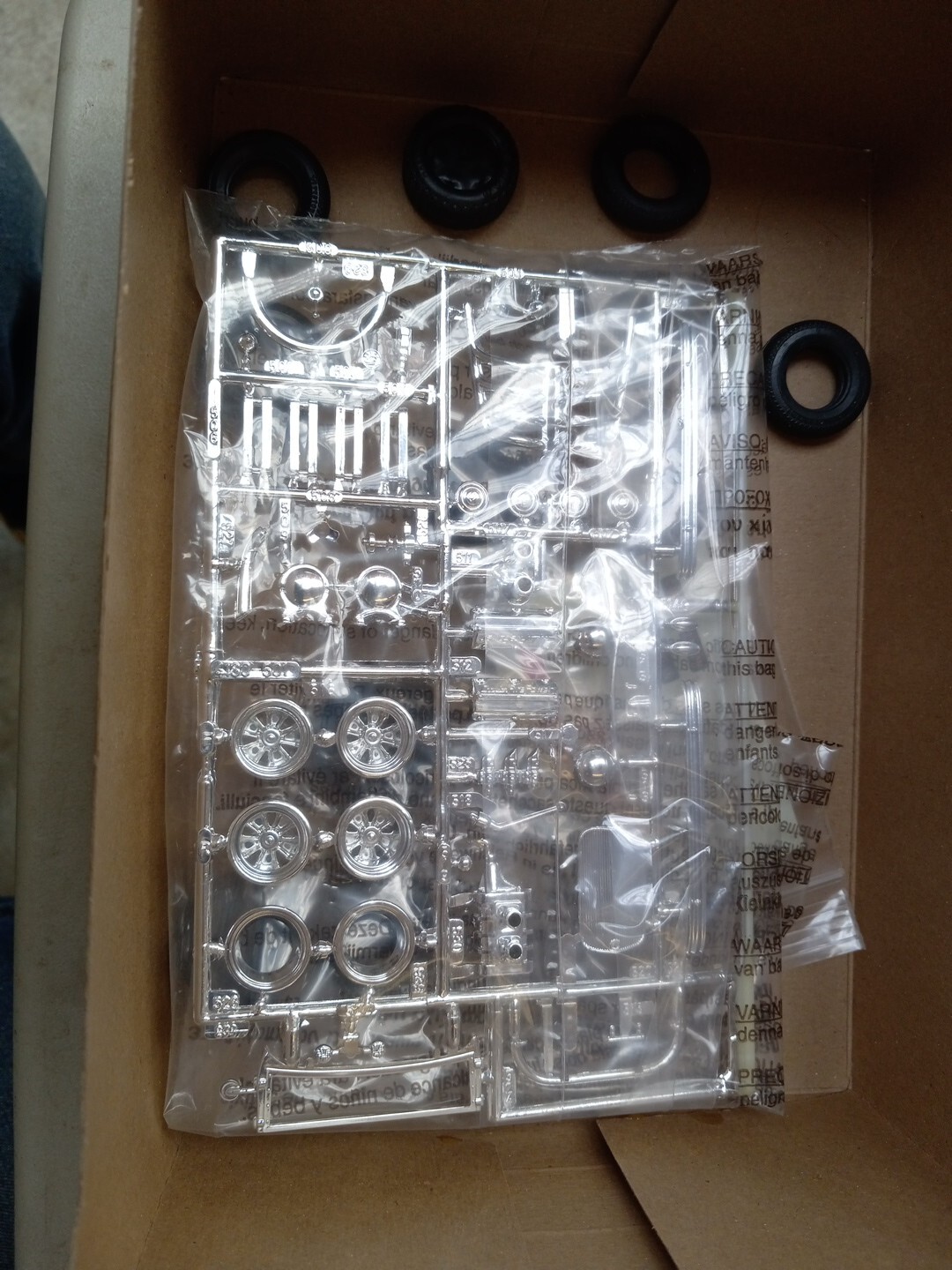 AMT ERTL PROSHOP '32 Ford Roadster 1/25 Scale Model Kit FREESHIP Open ...