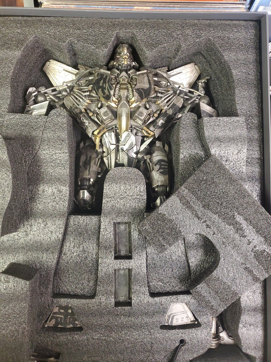 TRANSFORMERS 3A STARSCREAM DARK OF THE MOON THREEA RETAIL EDITION 