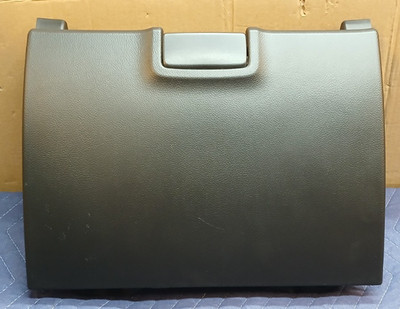 2014-2019 GMC Sierra Chevy Silverado Glove Box Panel Compartment OEM 22817729
