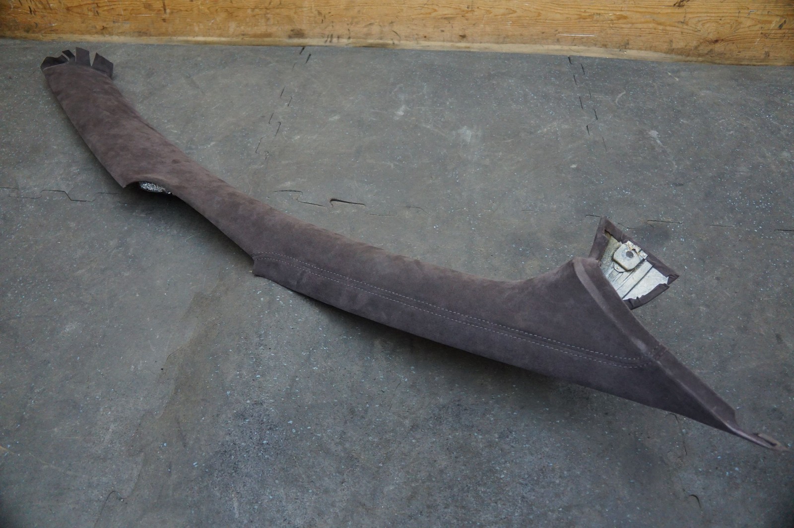 Front Right A-pillar Windshield Trim AD43-025B38-BGW Aston Martin Rapide 2010