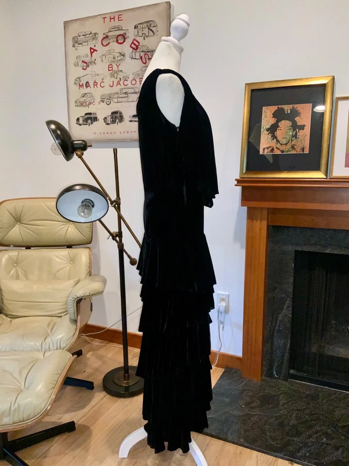 Antiguo vestido de terciopelo negro de la década de 1930 - volantes sesgados en capas - glamour de Hollywood antiguo Foto 4 de 4
