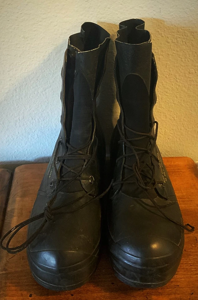 Botas BATA 1979 VINTAGE ~ militares ~ clima frío extremo talla 11R - ¡Excelente estado! Foto 2 de 4