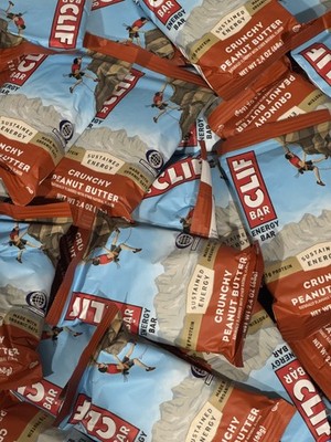 CLIF BAR Crunchy Peanut Butter Energy Bars Organic Oats Protein 100 ct EXP 12/26