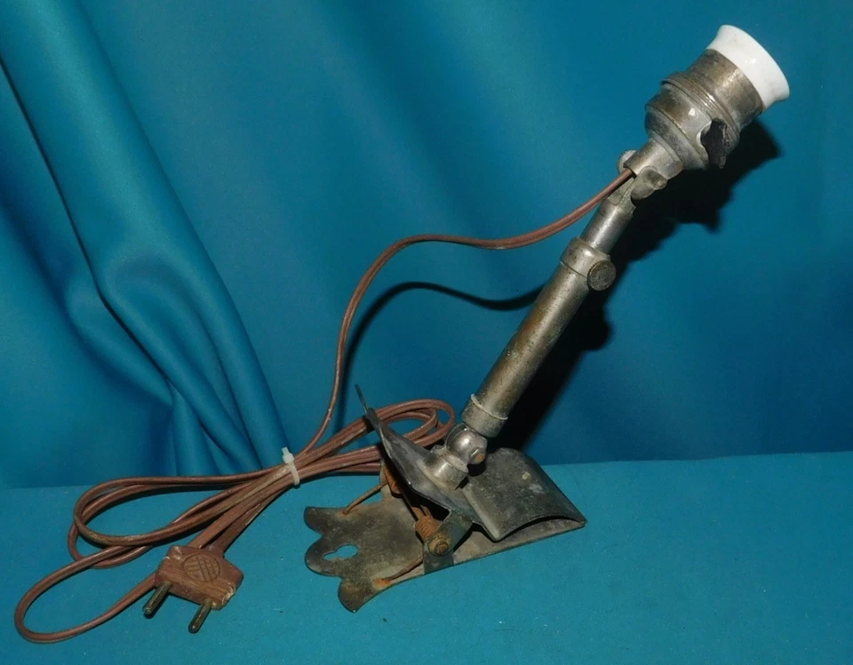 ANCIENNE GRANDE LAMPE PINCE EN LAITON DOUILLE INTERRUPTEUR LISEUSE CHEVET BUREAU - Photo 3/4