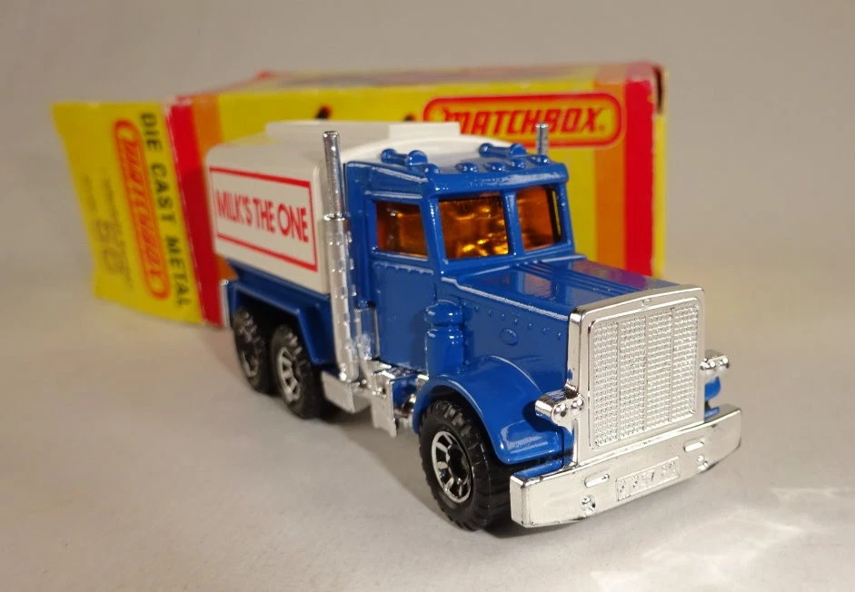 Matchbox Superfast Nr. 05E Peterbilt Tanker blau & weiß "Milk's" in USA Box - Bild 2 von 4