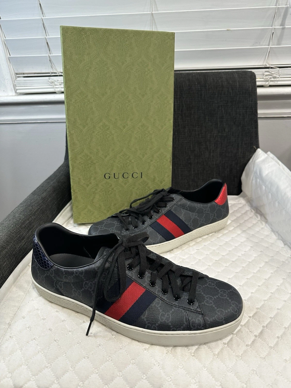 BASKETS BASSES GUCCI ACE NOIR/GRIS GG SUPREME MONOGRAMME LOGO WEB TAILLE 12