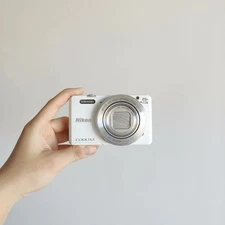 Nikon COOLPIX S7000 Digital Camera 16 MP 20xOptical Zoom  -White