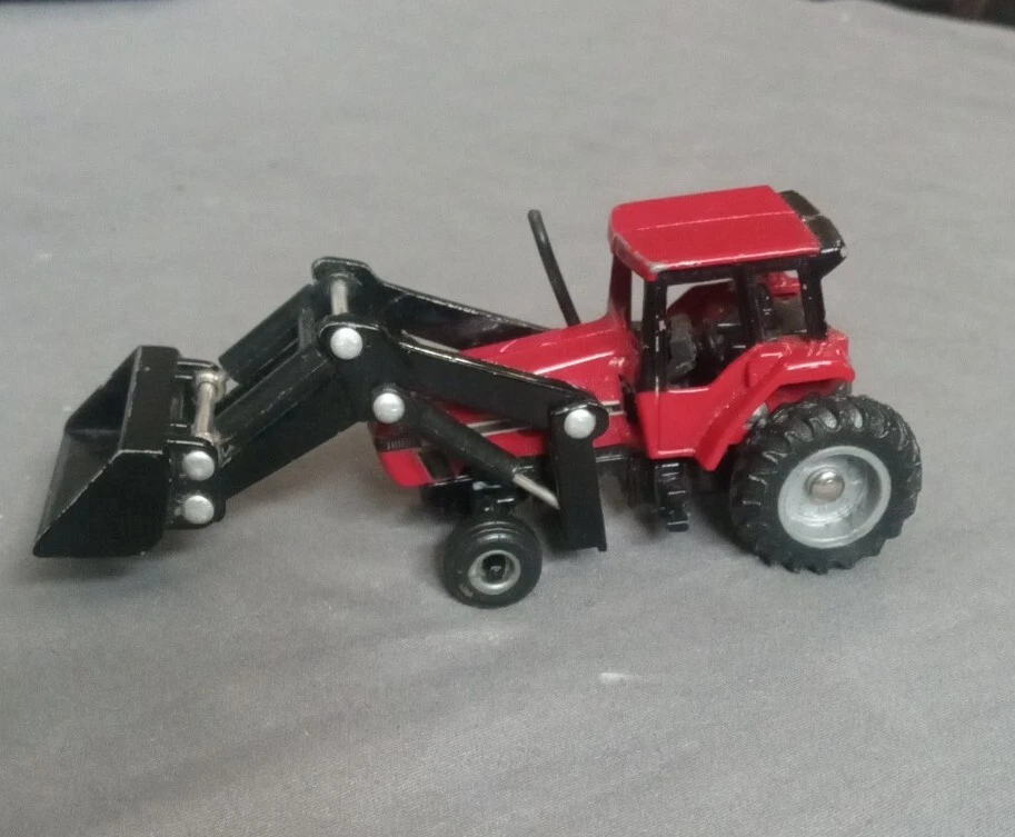ERTL Case International 7220 Tractor with Front Loader 1/64 Scale  - Image 4 of 4