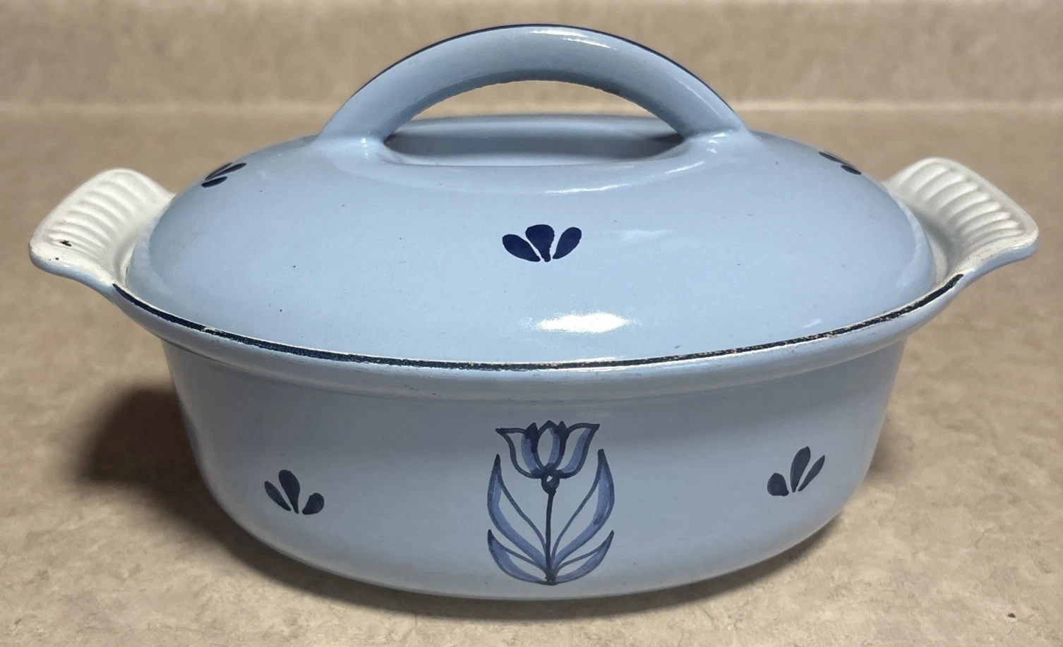 Vintage Dru Holland #20 Blue Tulip Round Cast Iron Dutch Oven - Made in Holland