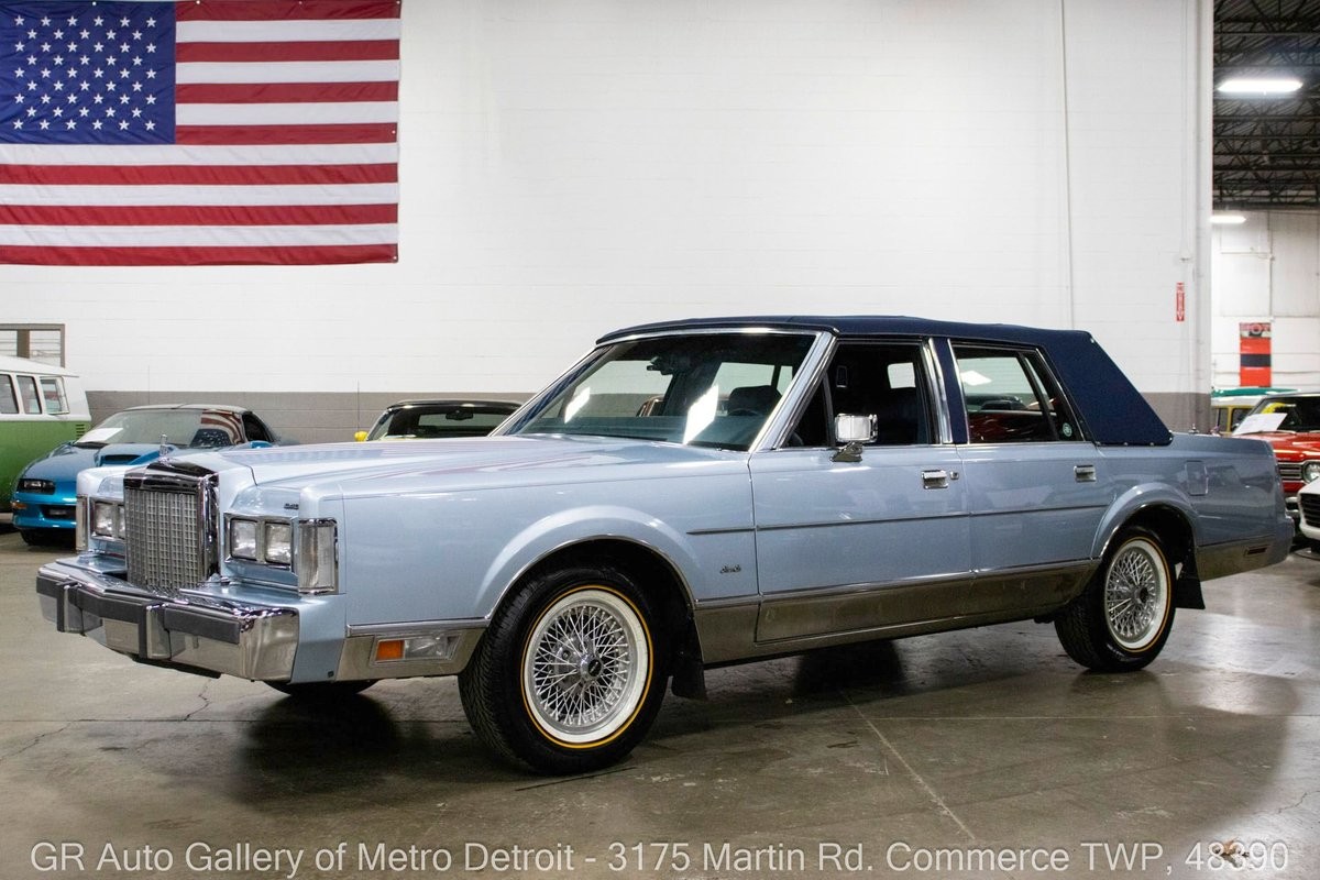 1986 Lincoln Town Car for sale in Walled Lake Michigan