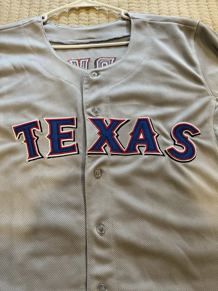 Camiseta 40 Aniversario Gris Yu Darvish Auténtica Colección Texas Rangers Foto 2 de 4