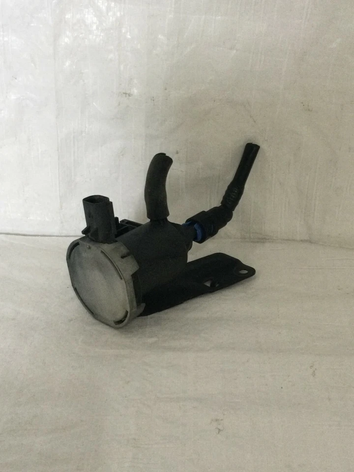 Dodge Grand Caravan 2012 válvula de purga de bote de vapor 4891741AA fabricante original  Foto 2 de 4