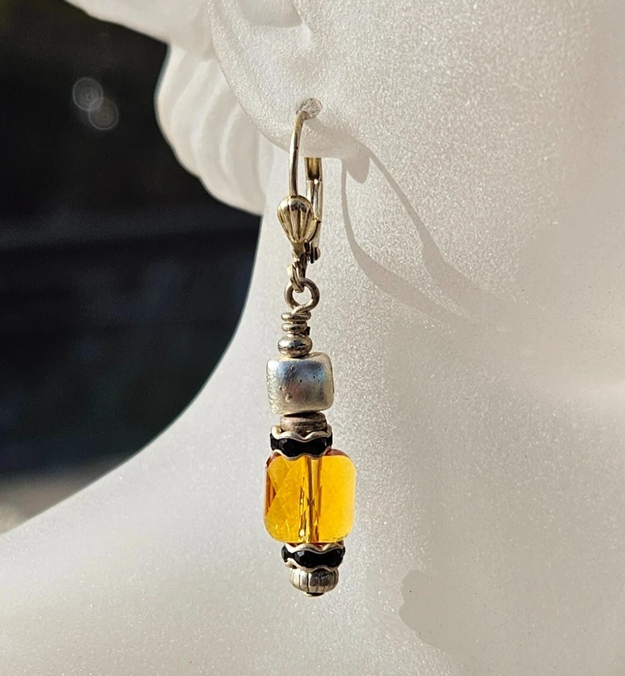 Pendientes colgantes con cuentas de plata y Swarovski amarillo girasol Foto 2 de 4