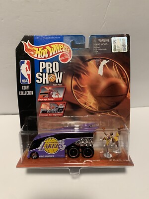 HOT WHEELS LA LAKERS NBA COURT COLLECTION PRO SHOW BUS W/KOBE BRYANT &amp; SHAQ
