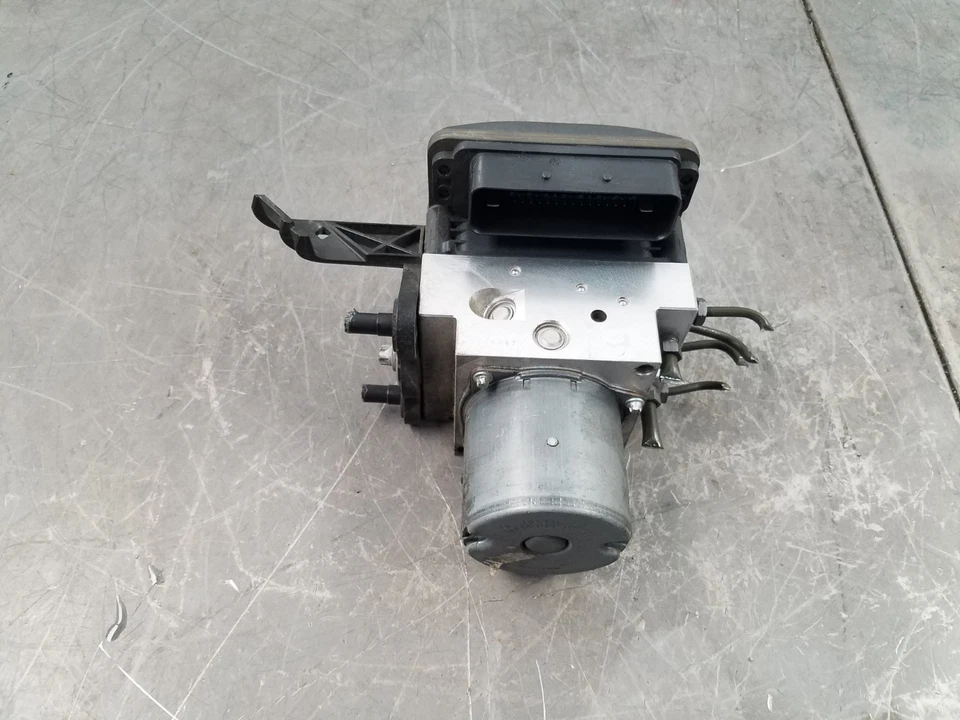 2010 Mercedes Benz AMG E 63 ABS Brake Pump Module #1562 VV1 - Image 3 of 4