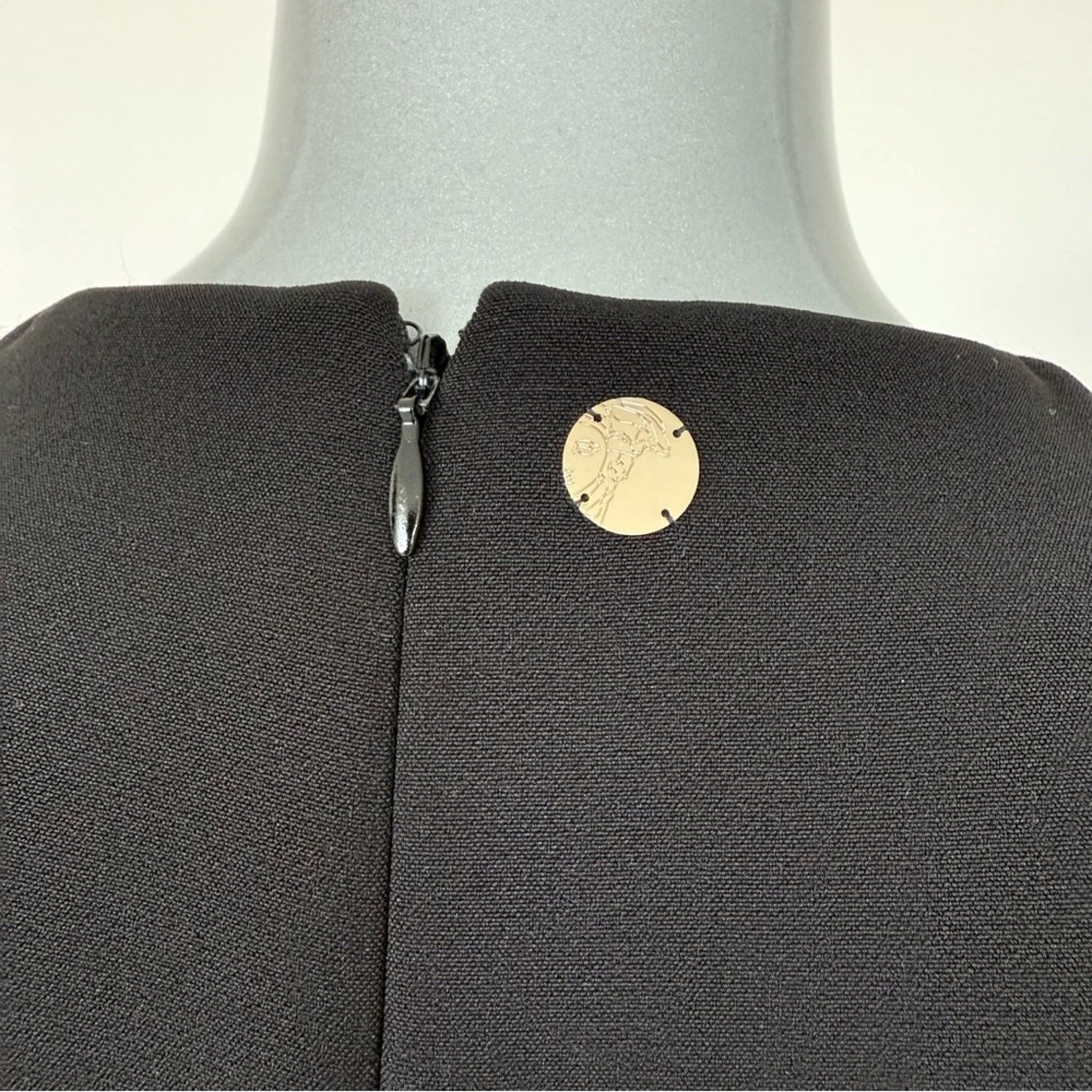 Abito tubino nero con borchie nuova collezione Versace IT 42 US 6 vendita al dettaglio 1195$