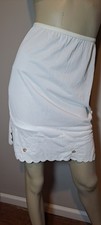 Vtg Avian White Nylon Half Slip SMALL Scalloped Hem Tiny Pink Flowers Very Nice