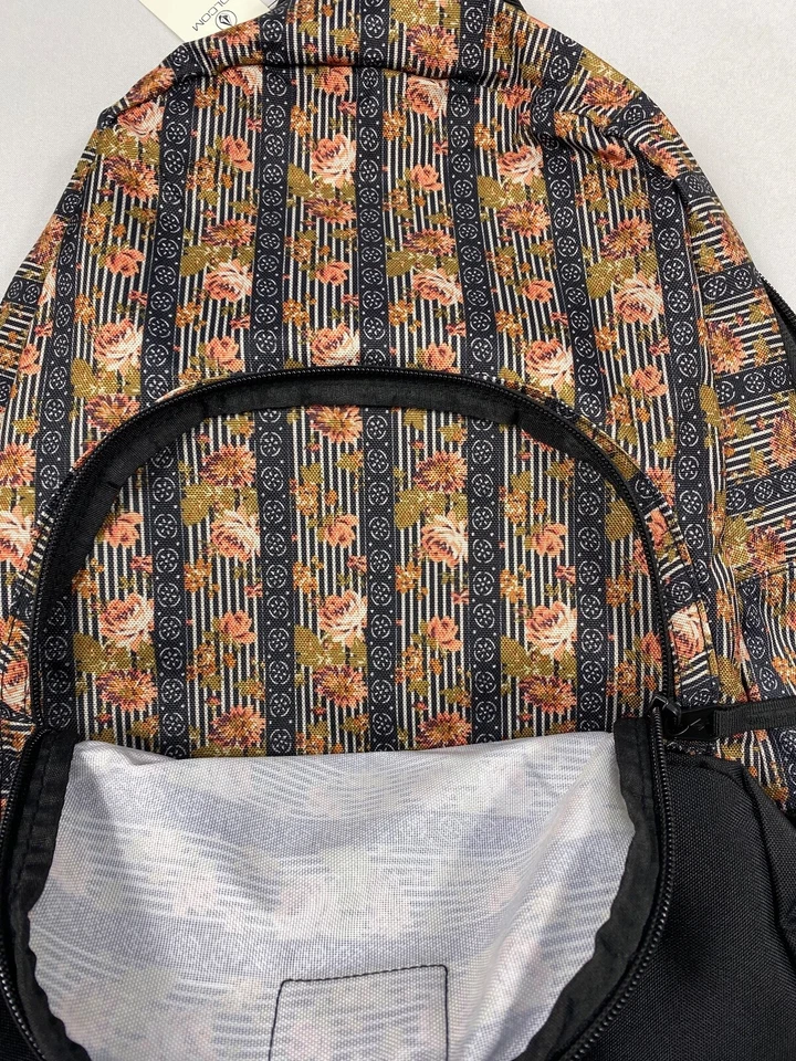 Mochila floral ligera Volcom SchoolYard para mujer  Foto 3 de 4
