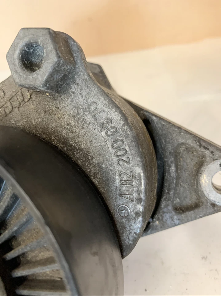 Mercedes-Benz E320 W210 1998-2002 tensor de correa de motor 1122000970 OEM Foto 2 de 4