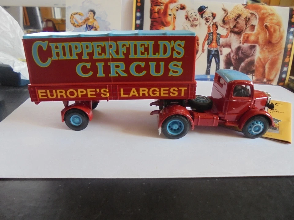 Camion BEDFORD articulé  cirque chipperfields - Photo 4/4