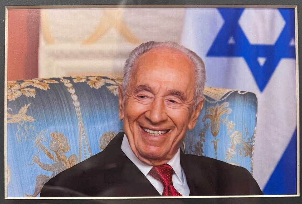 Shimon Perez, Israeli Prime Minister, 25cm x 20cm Hand Signed FDC & AFTAL COA - Image 4 of 4