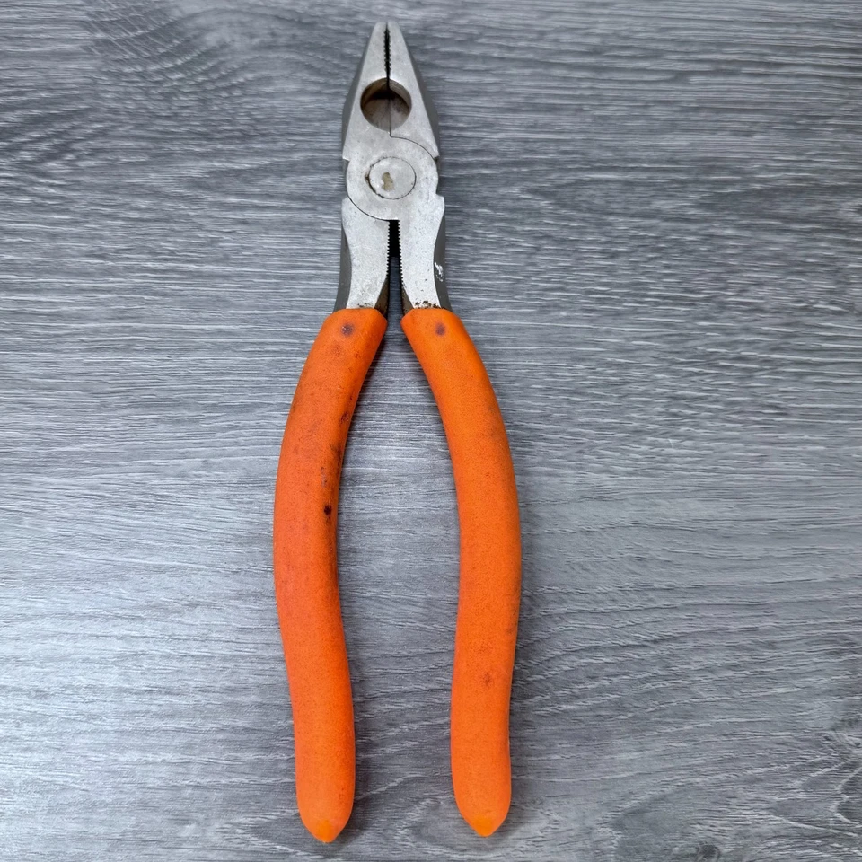 Alicates Cummins Lineman's 8"L con empuñaduras naranja corte lateral usados Foto 2 de 4