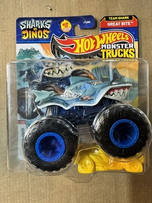 Hot Wheels Monster Trucks 2025 Sharks vs Dinos Team Shark Great Bite Blue Tire
