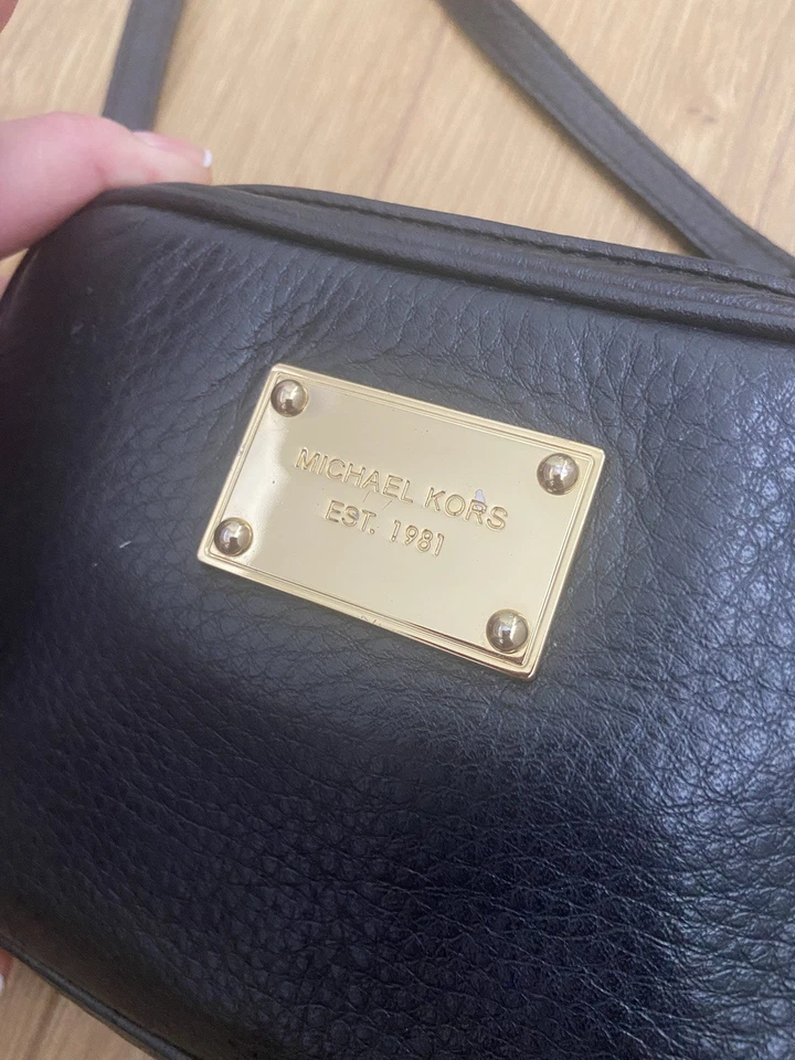 Michael Kors Black Leather Mini 16x12cm Shoulder Bag with Gold-Tone Logo Tab - Image 4 of 4