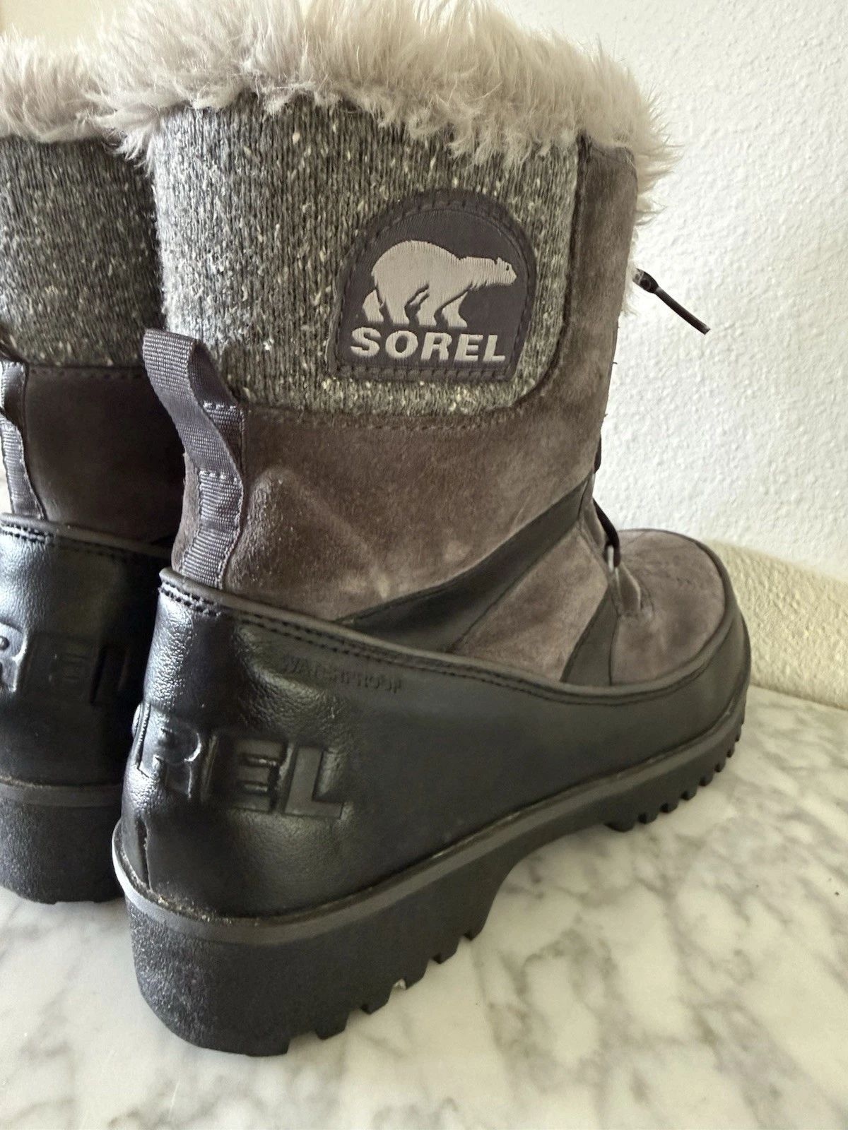 Sorel Tivoli II Suede Waterproof Snow Boots in the gray/black Women Size 10