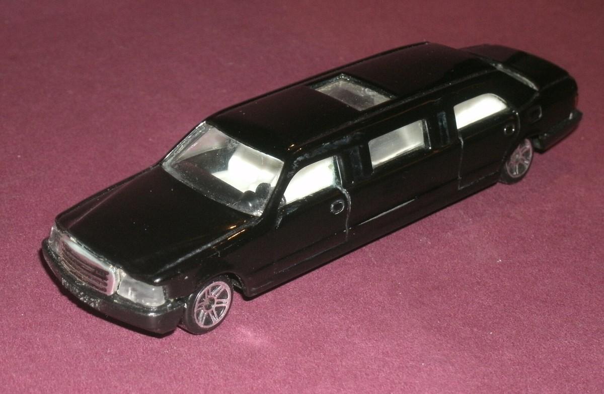 1/64 Scale 1985 Mercedes W124 E-Class Limo (5