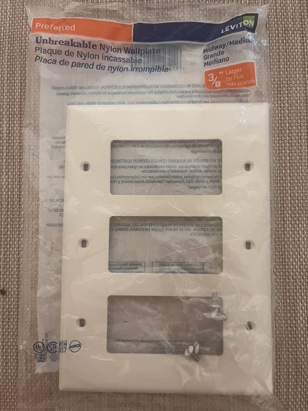 Leviton White 3-Gang Decora Unbreakable Midway Nylon Wallplate GFI GFCI PJ263-W