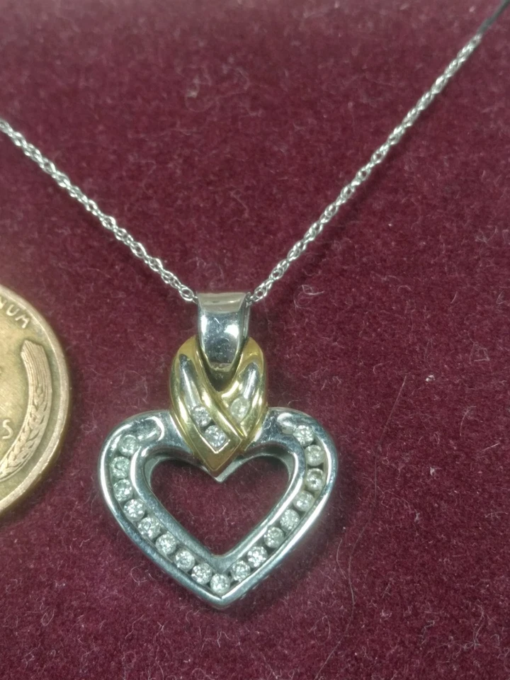 Colgante Corazón Diamante Oro Dos Tonos 10K con Collar 19" y Caja Zales Foto 2 de 4
