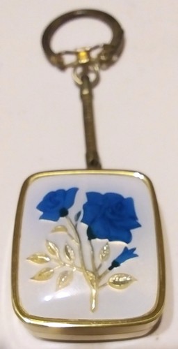 SELTENER VINTAGE SANKYO JAPAN GOLDTON AUFWICKELNDE MUSIKBOX SCHLÜSSELANHÄNGER BLAU FARBE BLUME - Bild 2 von 4