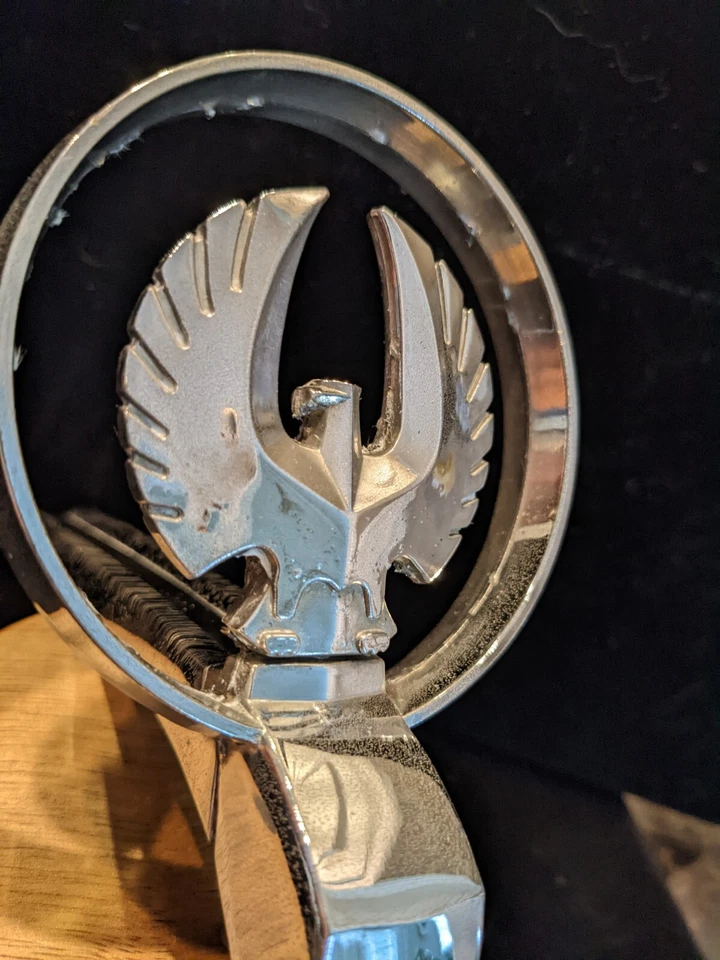 Chrysler Imperial Hood Ornamento 1962 1963 - Fábrica O.E.M - Gran forma - Nuevo de Lote Antiguo Foto 3 de 4