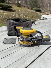 DeWalt 1/4 Sheet Palm Grip Sander With Contractor Bag Corded DWE6411K Used